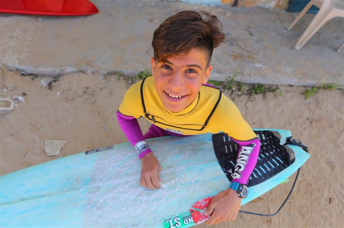 Syrian surfer finds refuge on Lebanon’s waves