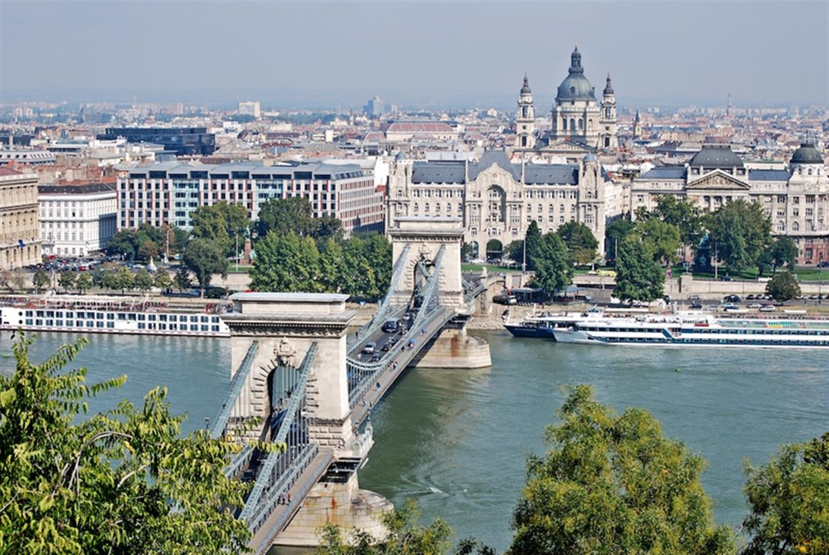 Could a €1 billion carbon-neutral town filled with greenhouses be coming to Hungary?