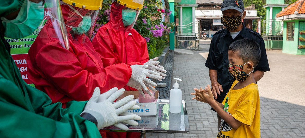 World can save lives and ‘end this pandemic, together’ – WHO chief