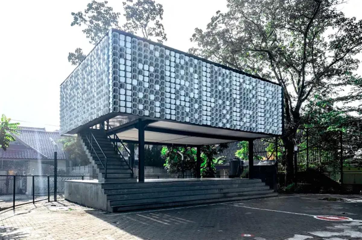 Libraries with buckets of love - Atlas of the Future