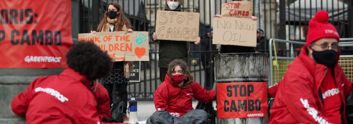 Breaking: Greenpeace blocks Downing Street over oil drilling
