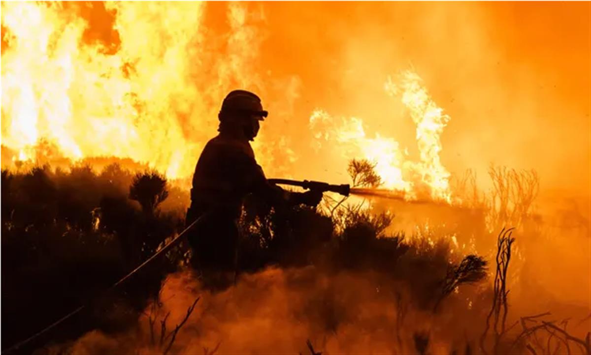 Artists must confront the climate crisis – we must write as if these are the last days
