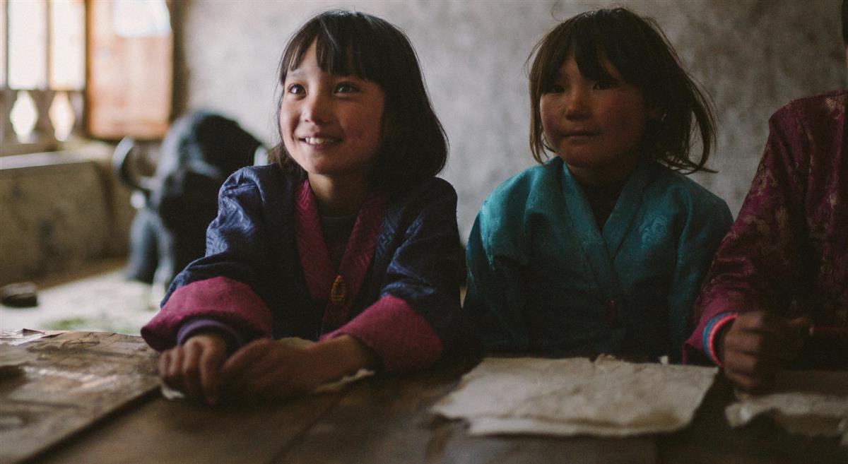 Lunana: A Yak in the Classroom