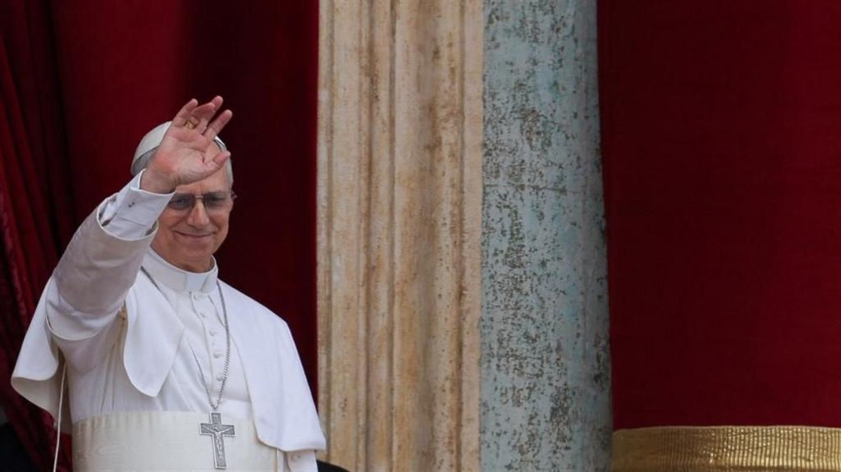 Pope Leo urges release of imprisoned journalists in first news conference